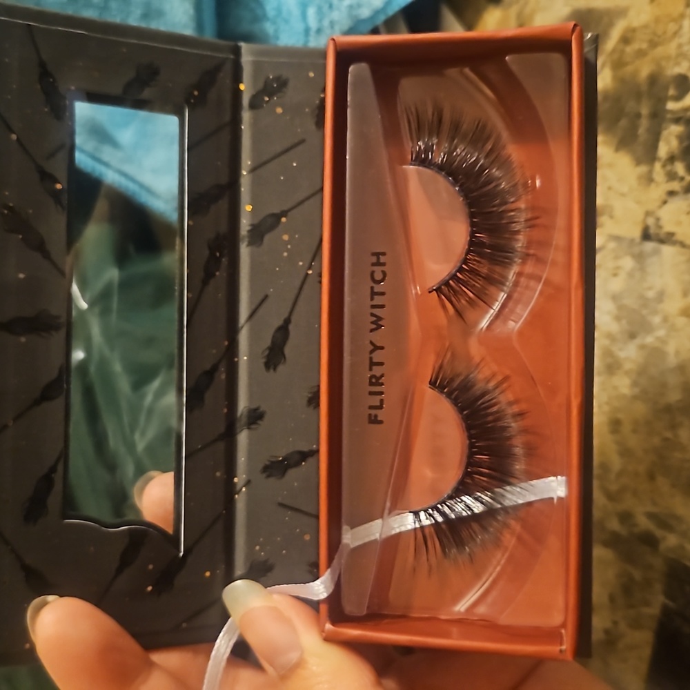 Hocus Pocus false lashes - Picture 2 of 3